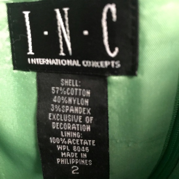 New dress bought years ago never wore - Picture 4 of 5